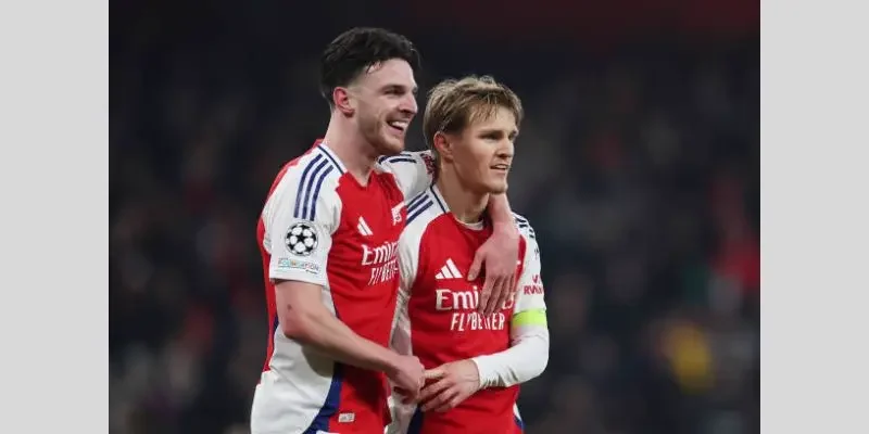 Declan Rice và Martin Odegaard của Arsenal