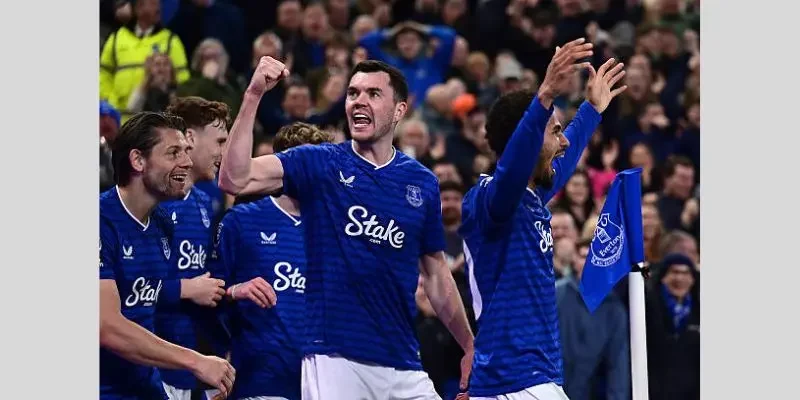 Khối phòng ngự kỷ luật của Everton trước vòng cấm địa